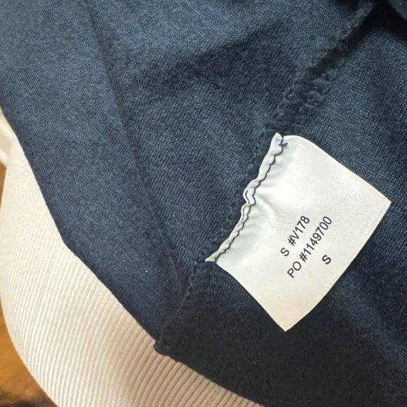 Vuori Men's Deep Blue Long Sleeve Tee Size S pre-owned. - Picture 7 of 10